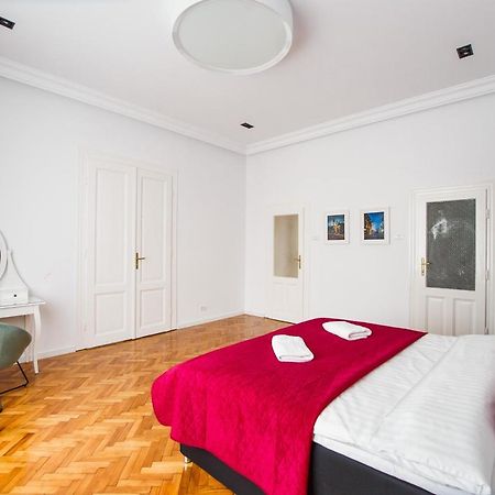 אורדאה Spacious Riverviews Apartment Near Piata Unirii מראה חיצוני תמונה